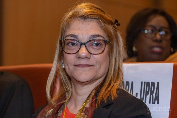 <br />
<b>Notice</b>:  Undefined index: title in <b>/home/gov/public_html/portais-governo-producao/themes/portalweb/galeria-itens.php</b> on line <b>148</b><br />
